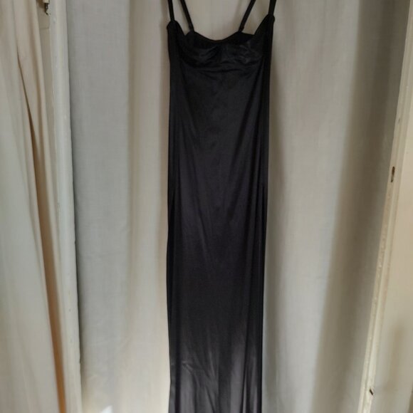 Victoria's Secret full-length slip underwire bra - Picture 1 of 2